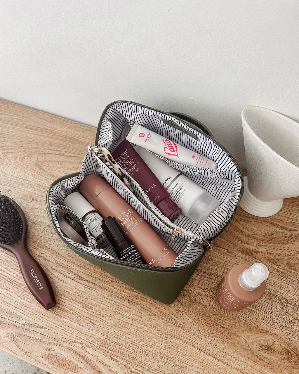 Louenhide Mary cosmetic bag in olive, interior